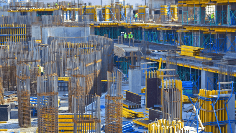 قطاع مواد البناء والأسمنت.. النجم الأول في البورصة المصرية بعائد 238% في عام واحد