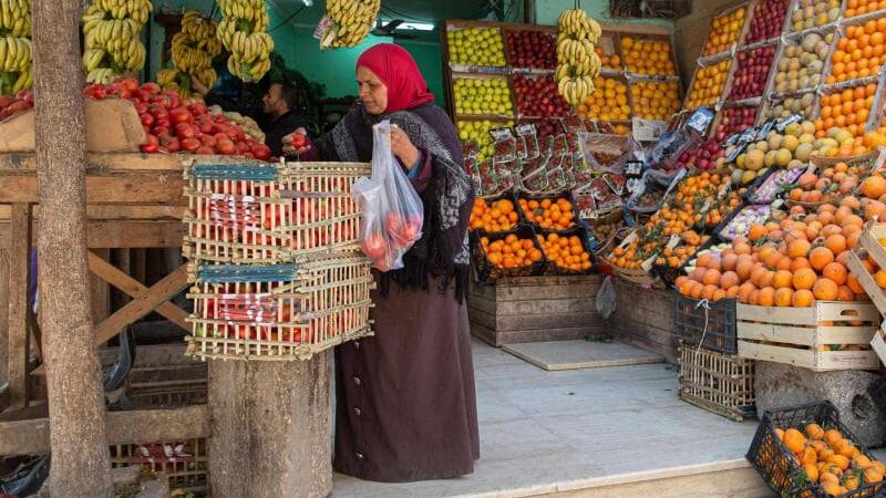 التضخم في مصر يرتفع إلى 13.4% في فبراير.. والوقود يُعقّد مهمة خفض الفائدة