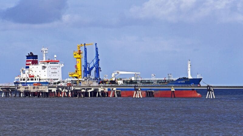 النفط في مواجهة هرمز: كيف تُحدد التوترات الإقليمية سعر البرميل وموازنة مصر؟