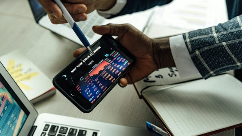 بورصات الخليج: السعودية تُقاوم.. الإمارات توقف.. وقطر تتعافى