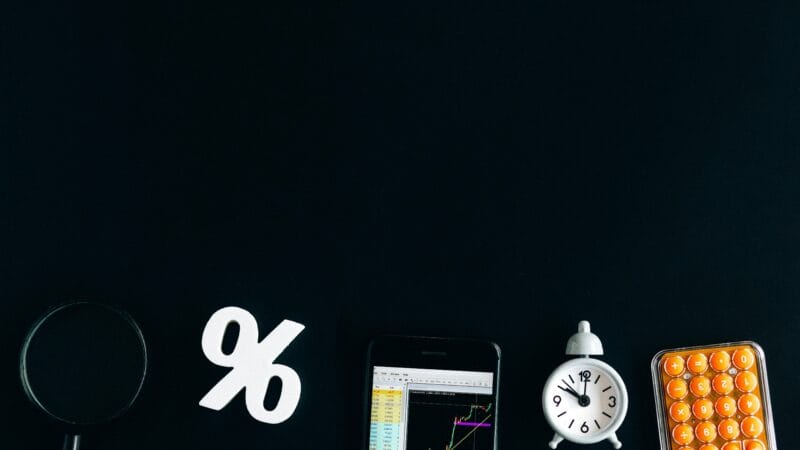 الفيدرالي يثبّت الفائدة ويتوقع خفضاً واحداً في 2026.. ماذا يعني ذلك للأسواق الناشئة؟