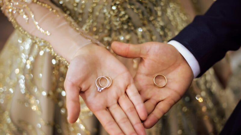 الذهب في مصر الثلاثاء 7 أبريل 2026.. عيار 21 يتراجع إلى 7130 جنيهاً مع ضغط الدولار