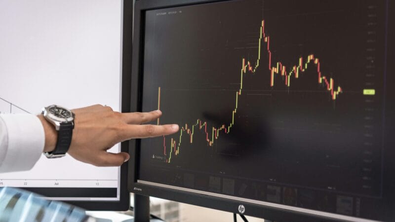 البورصة المصرية الثلاثاء 7 أبريل.. EGX30 يعكس اتجاهه ويُغلق مرتفعاً بعد هبوط في الفتح