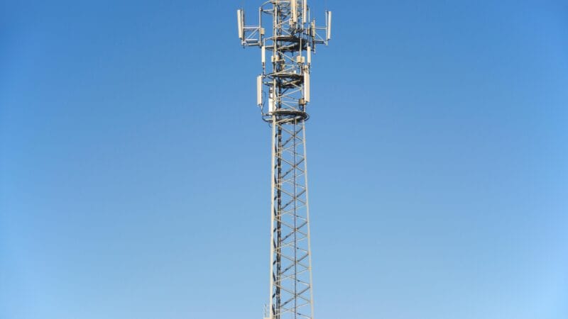 شركات الاتصالات الأربعة تطلب رفع أسعارها 20%.. ماذا يعني ذلك لأسهمها في البورصة؟