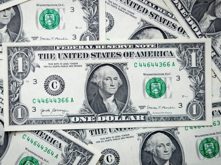 الدولار يستقر عند 54.43 جنيهاً في مصر.. هل انتهت موجة الصعود؟